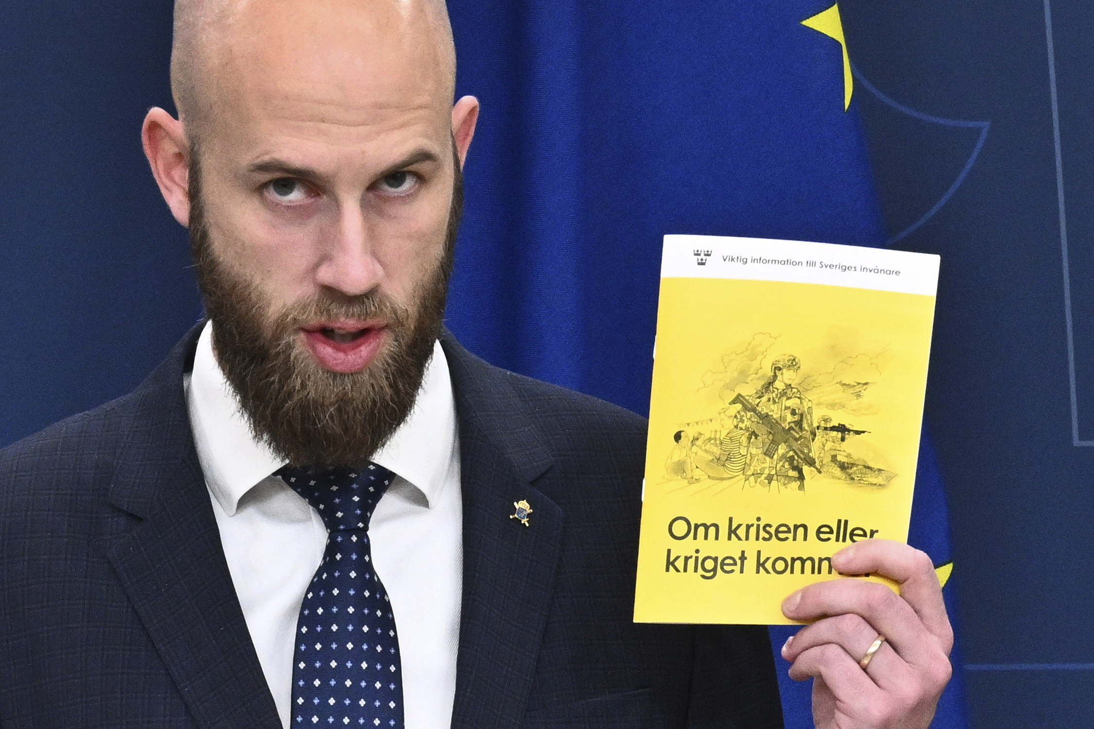 Swedish Minister for Civil Defence presenting a crisis preparedness booklet.